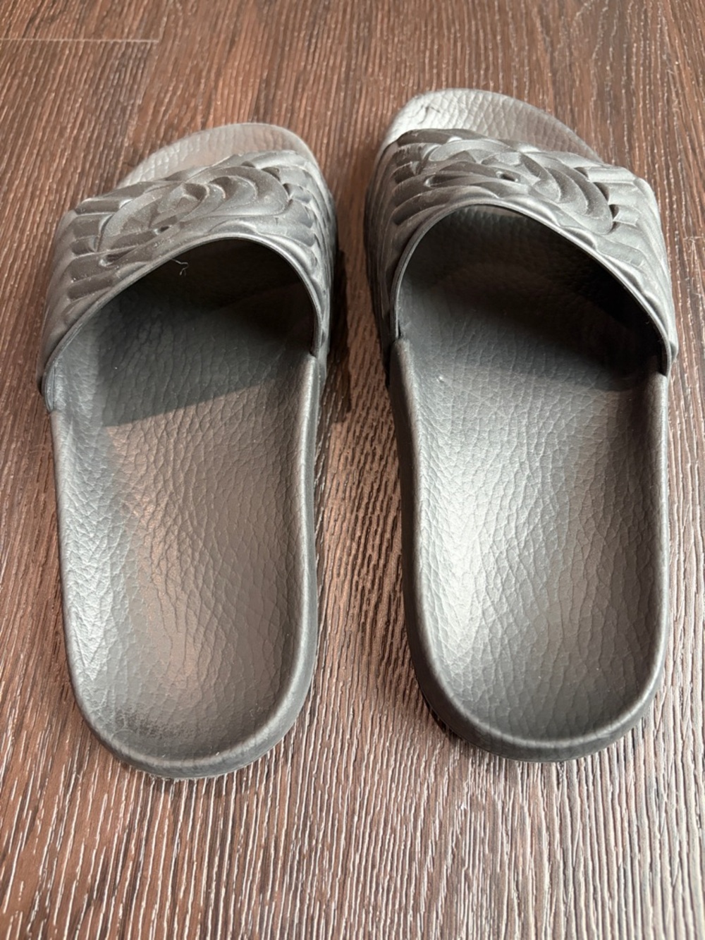 Gucci Black Matelasse GG Logo Slide Sandals - Picture 2 of 3